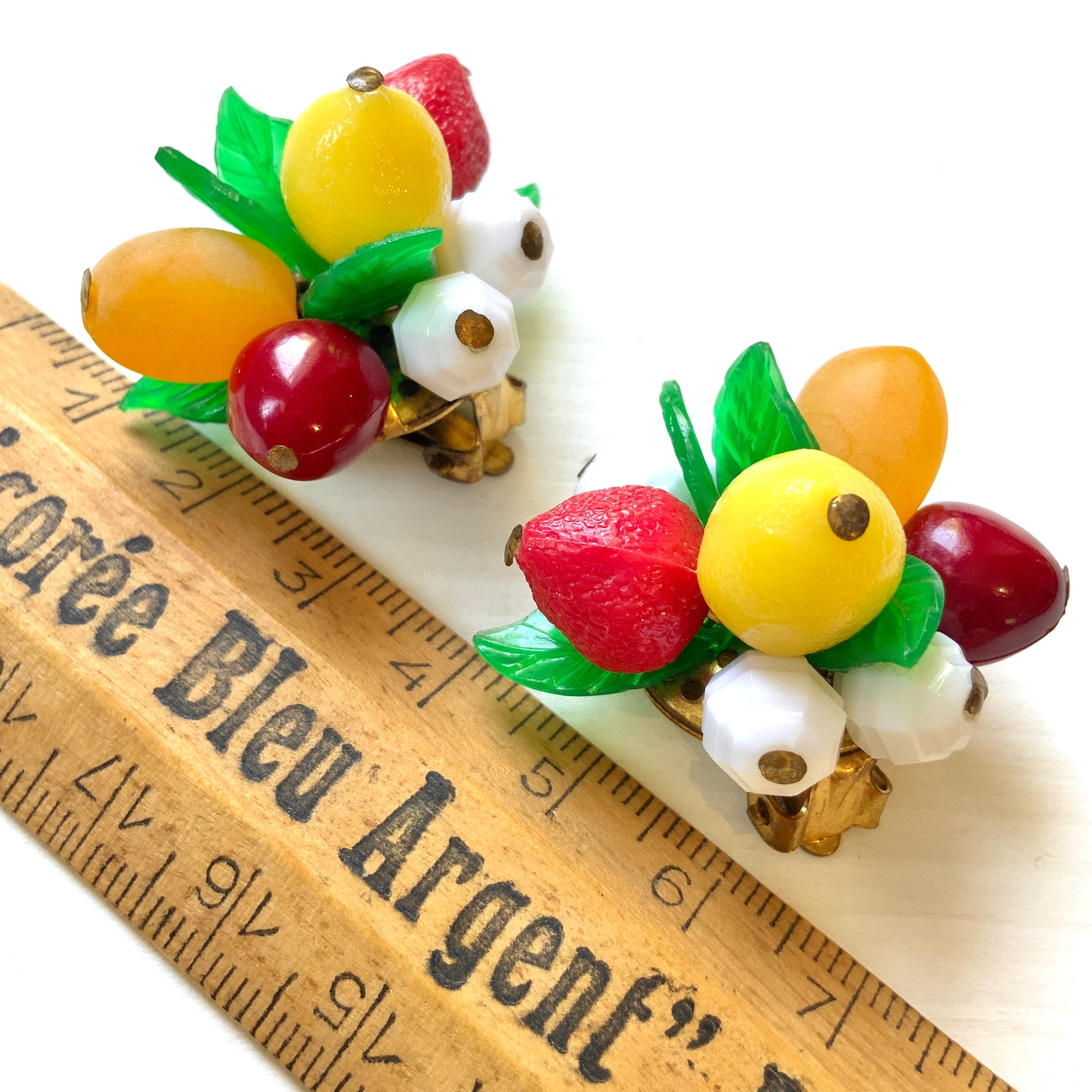 Vintage West Germany kitsch fruit bead clip earrings.  西ドイツ製のキッチュなフルーツビーズのイヤリング。 