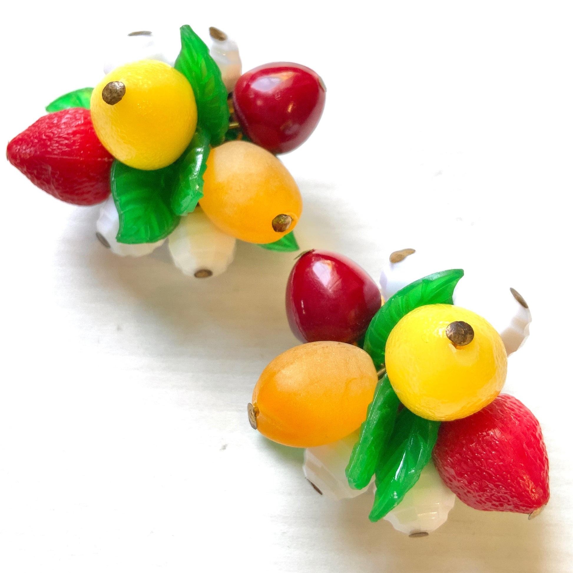 Vintage West Germany kitsch fruit bead clip earrings.  西ドイツ製のキッチュなフルーツビーズのイヤリング。 