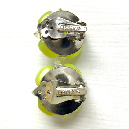 Lisner clip-on earrings featuring vibrant lemon yellow beads. 鮮やかなレモンイエローのビーズを使用した、Lisnerのクリップイヤリング。