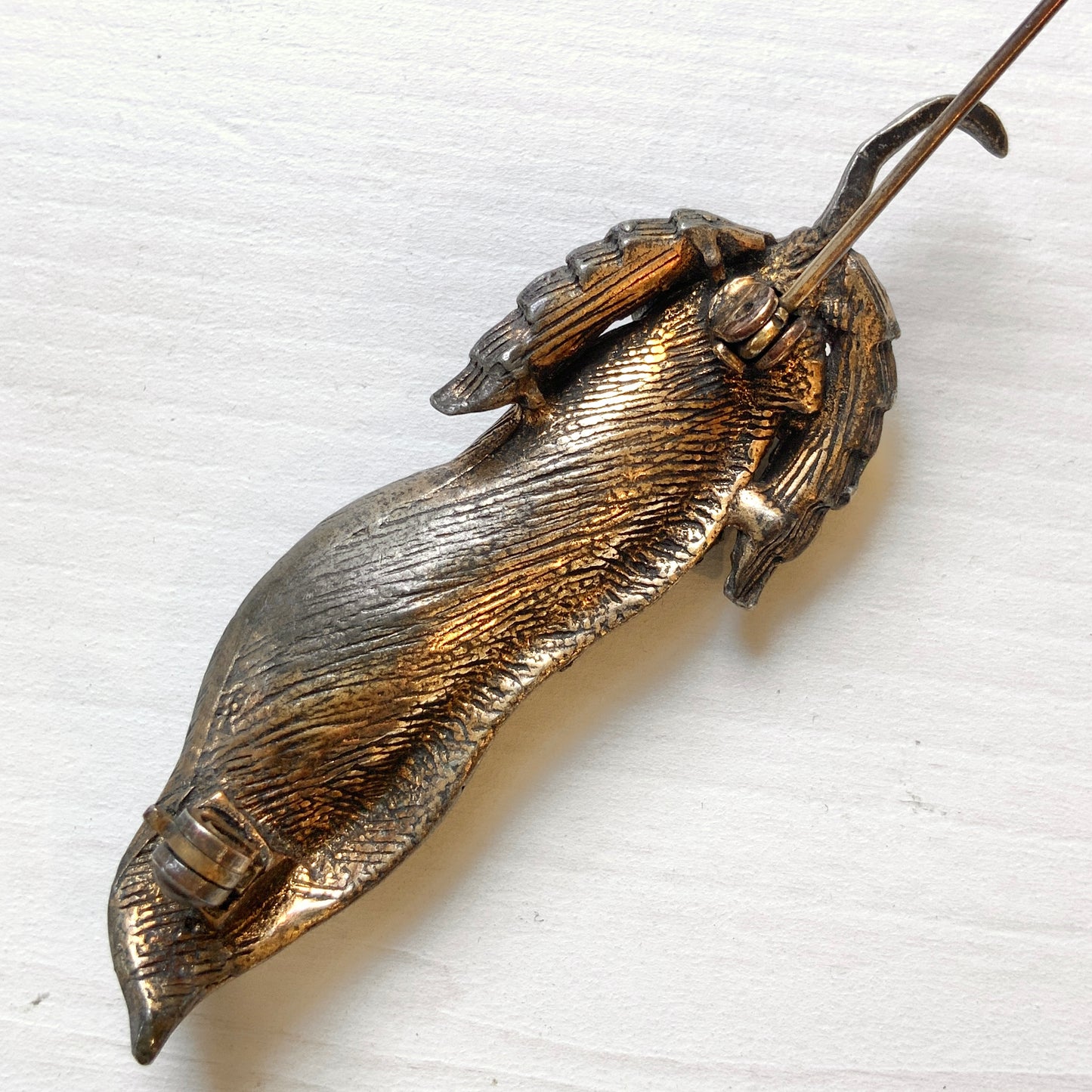A vintage pea pod brooch set with real pearls. 本物のパールをあしらったえんどう豆モチーフのヴィンテージブローチ。