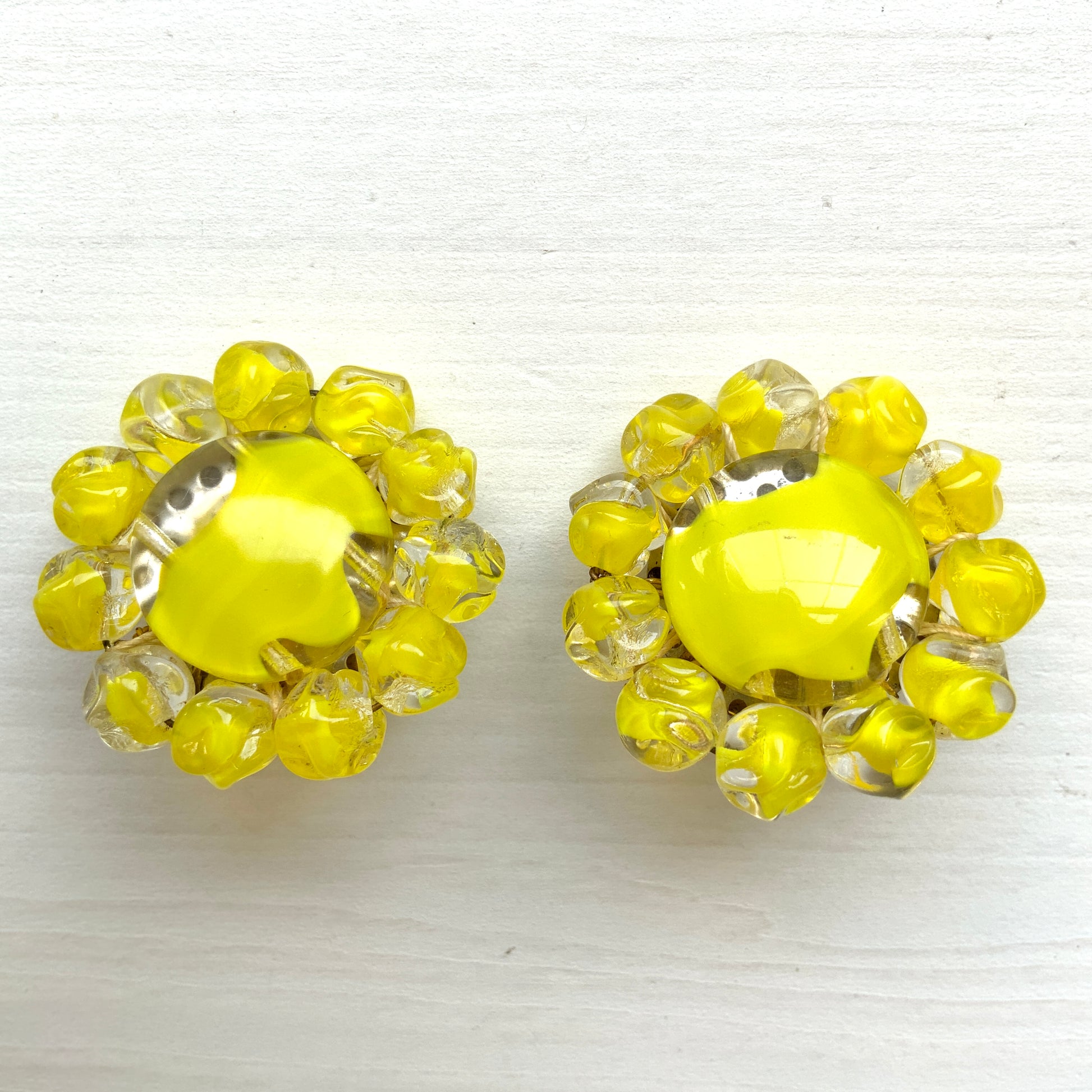 Vibrant neon yellow givre glass clip-on earrings. 鮮やかなネオンイエローのジーブルガラスのクリップイヤリング。 