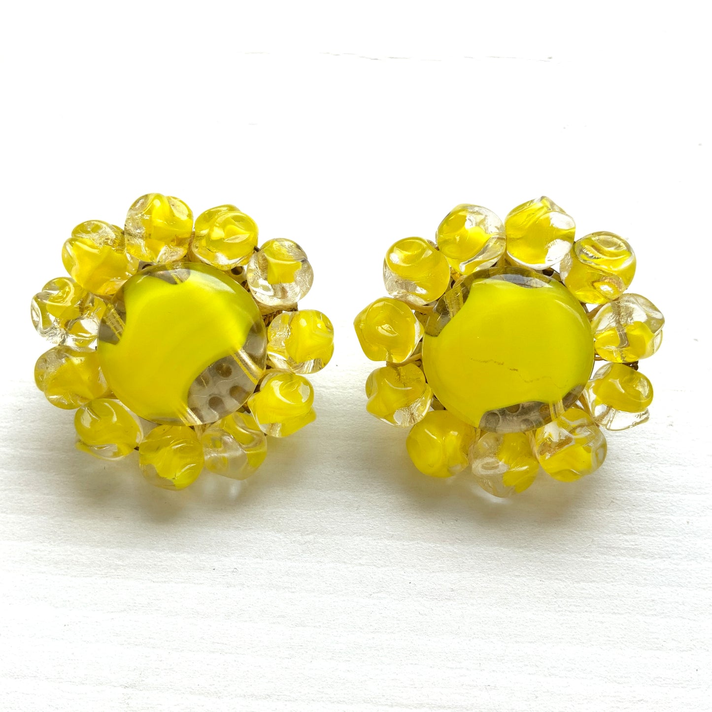 Vibrant neon yellow givre glass clip-on earrings. 鮮やかなネオンイエローのジーブルガラスのクリップイヤリング。 