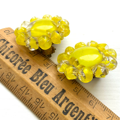 Vibrant neon yellow givre glass clip-on earrings. 鮮やかなネオンイエローのジーブルガラスのクリップイヤリング。 