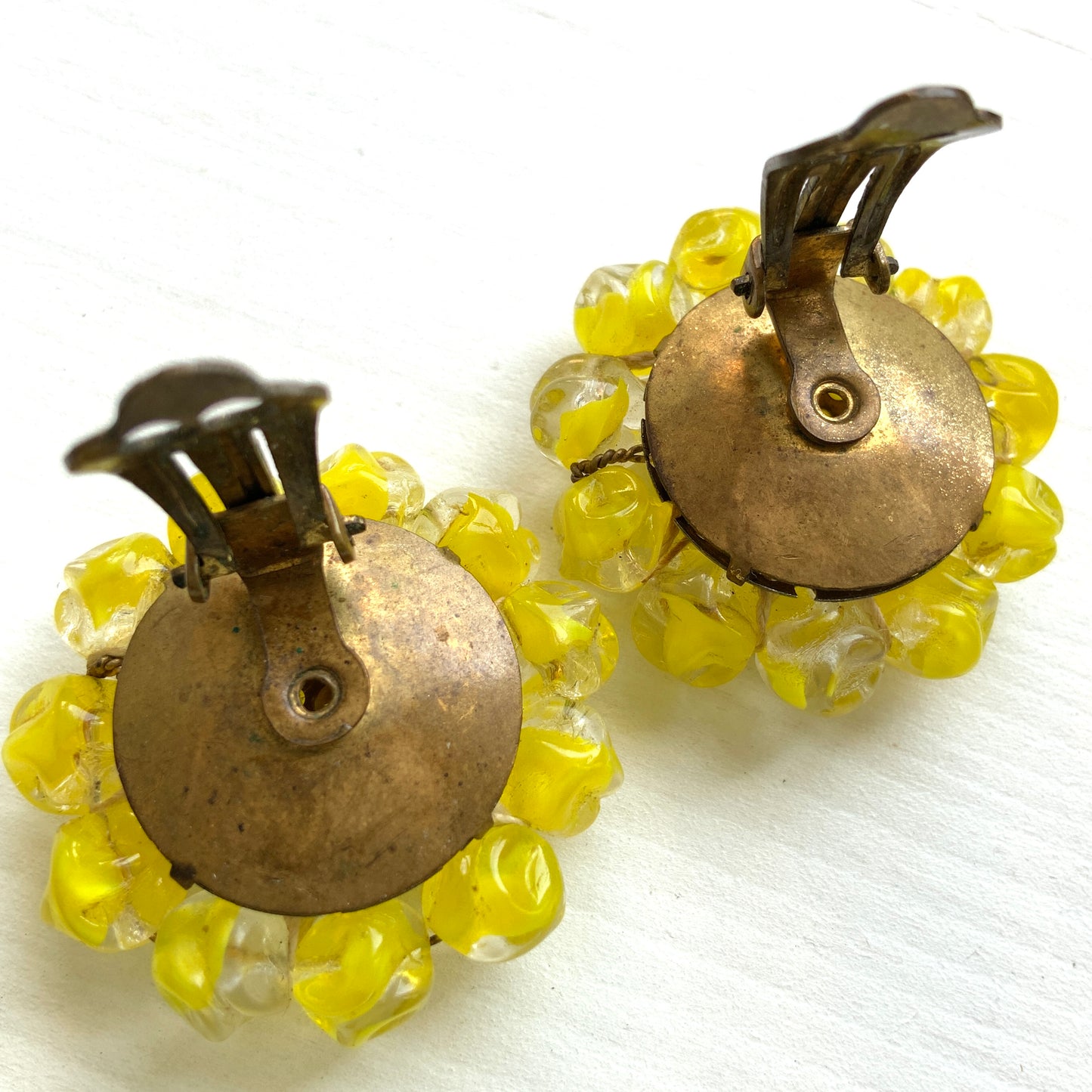 Vibrant neon yellow givre glass clip-on earrings. 鮮やかなネオンイエローのジーブルガラスのクリップイヤリング。 