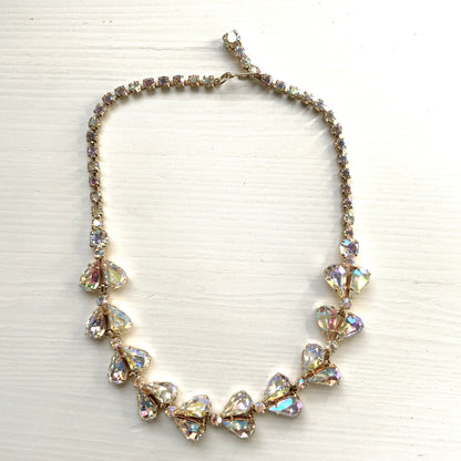  A beautiful choker necklace featuring a row of large, high-quality teardrop-cut aurora borealis rhinestones. ティアドロップのオーロラストーンが連なったチョーカーネックレス。