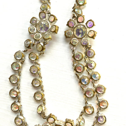 A stunning princess-style necklace featuring large aurora borealis rhinestones. 大粒のオーロラストーンを使ったプリンセススタイルのネックレス。
