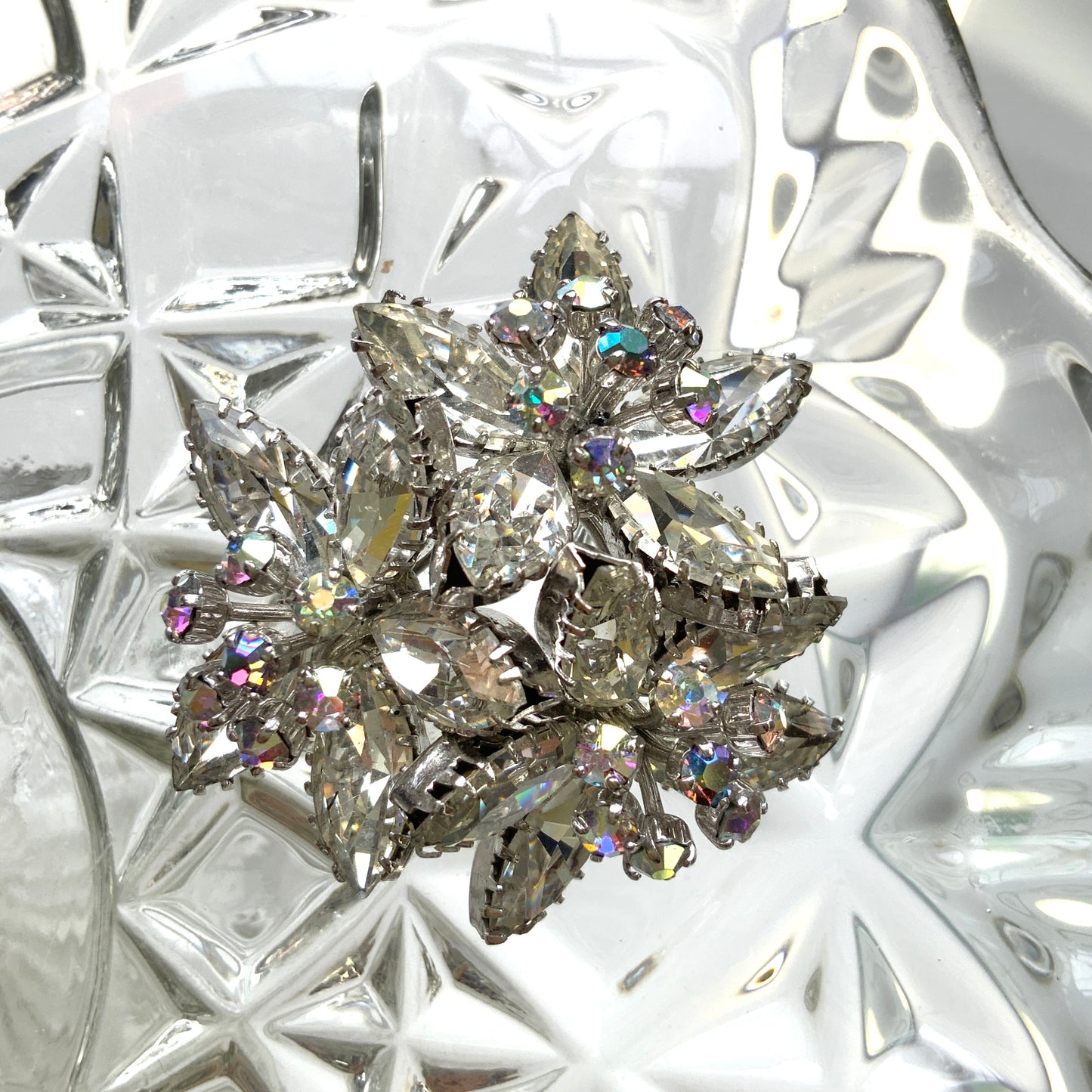 Flower brooch with clear and aurora borealis rhinestones. クリア＆オーロラストーンのフラワーブローチ。