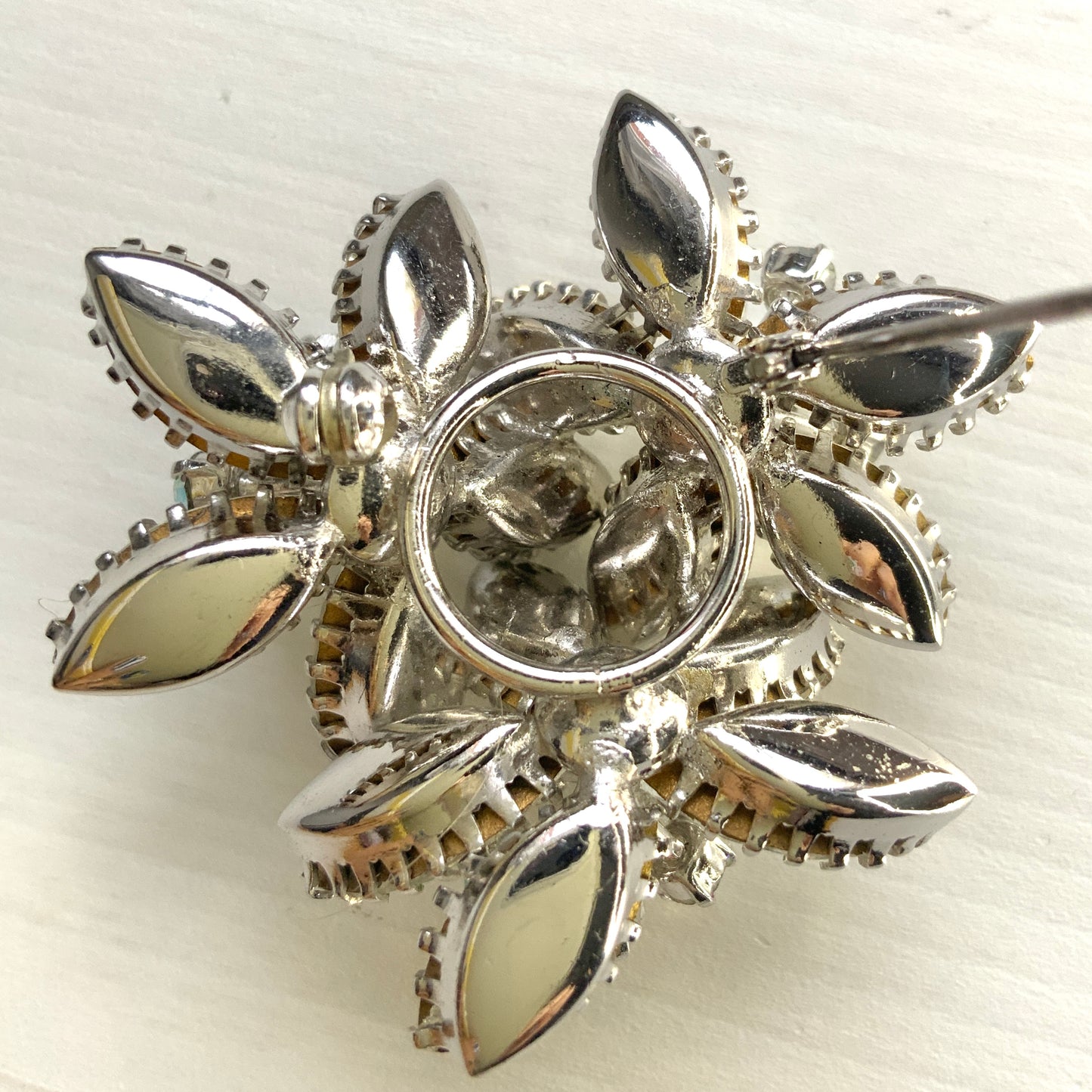 Flower brooch with clear and aurora borealis rhinestones. クリア＆オーロラストーンのフラワーブローチ。