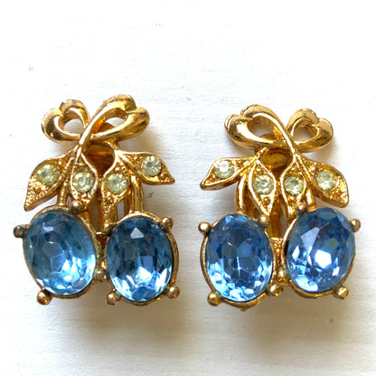 Vintage cherry clip earrings with blue rhinestones. ブルーのラインストーンを使ったチェリーのクリップイヤリング。 