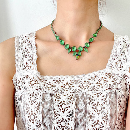 A 1950s Continental necklace featuring frosted glass. 1950年代のコンティネンタル、フロストグラスのネックレス。