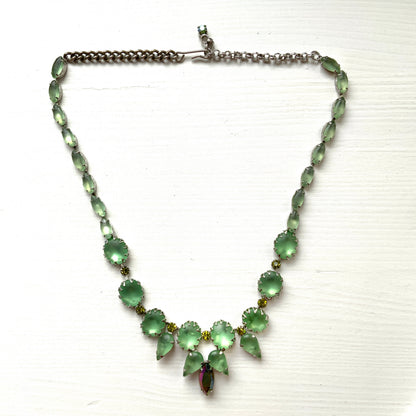 A 1950s Continental necklace featuring frosted glass. 1950年代のコンティネンタル、フロストグラスのネックレス。