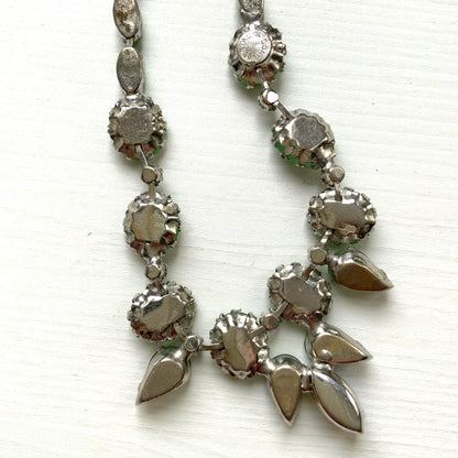 A 1950s Continental necklace featuring frosted glass. 1950年代のコンティネンタル、フロストグラスのネックレス。