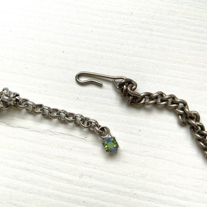 A 1950s Continental necklace featuring frosted glass. 1950年代のコンティネンタル、フロストグラスのネックレス。