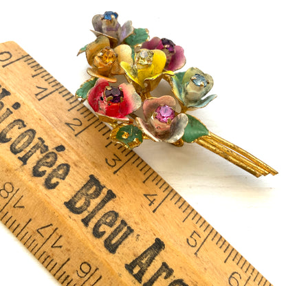 A vintage brooch designed as a colourful bouquet of enamel flowers. 色とりどりの花が束ねられた、エナメルのフラワーブローチ。