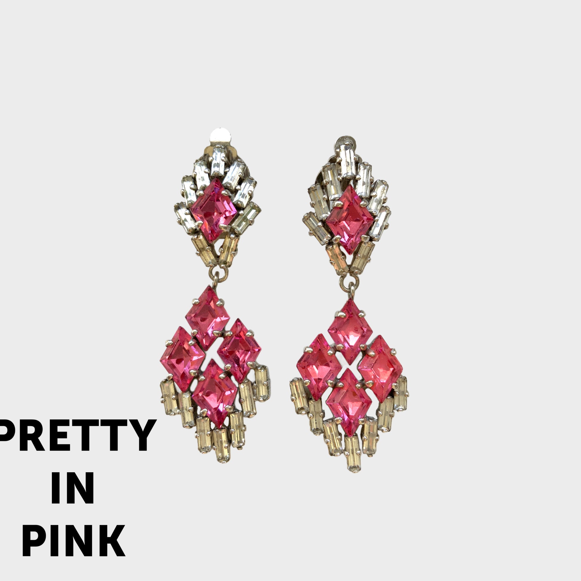 Clip-on earrings by Norman Hartnell, featuring pink and clear rhinestones. ピンクとクリアのラインストーンをあしらった、ノーマン・ハートネルによるクリップイヤリング。