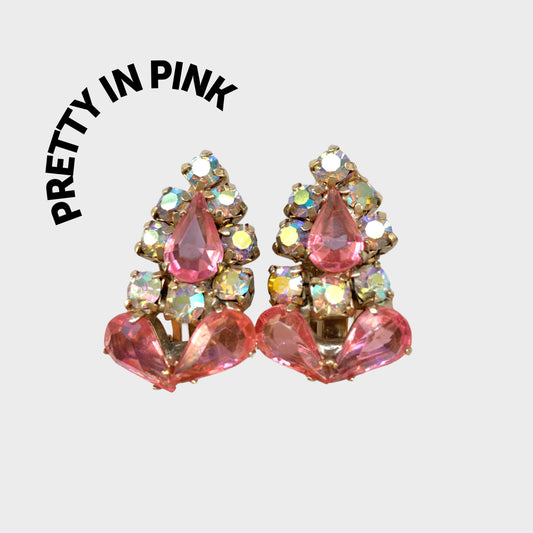 Earrings featuring pink teardrop glass stones paired with aurora rhinestones. ピンクのティアドロップガラスとオーロララインストーンを組み合わせたイヤリング。