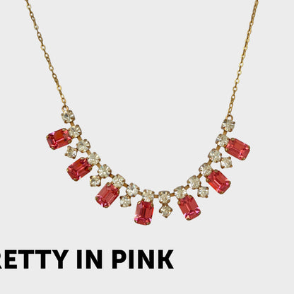 A necklace featuring pink and clear rhinestones. ピンクとクリアのラインストーンを組み合わせたネックレス。