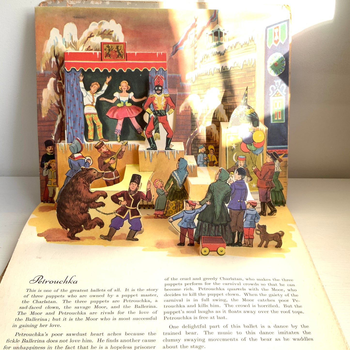 A children’s ballet introduction book featuring charming pop-up illustrations that rise from the pages, offering a gentle answer to the question, “What is ballet?”  かわいらしいイラストが立体的にポップアップする、「バレエってなあに？」という子ども向けのバレエ入門絵本。