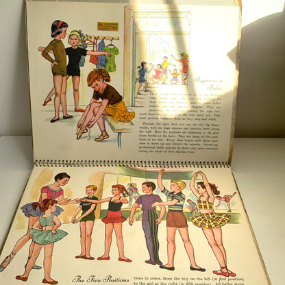 A children’s ballet introduction book featuring charming pop-up illustrations that rise from the pages, offering a gentle answer to the question, “What is ballet?”  かわいらしいイラストが立体的にポップアップする、「バレエってなあに？」という子ども向けのバレエ入門絵本。