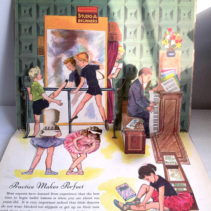 A children’s ballet introduction book featuring charming pop-up illustrations that rise from the pages, offering a gentle answer to the question, “What is ballet?”  かわいらしいイラストが立体的にポップアップする、「バレエってなあに？」という子ども向けのバレエ入門絵本。