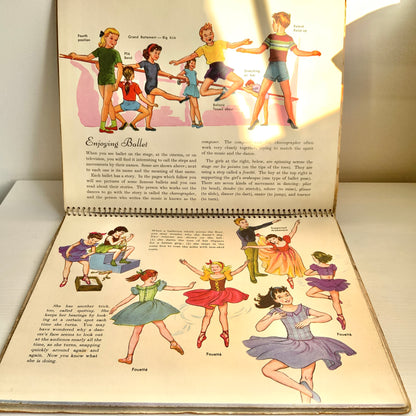 A children’s ballet introduction book featuring charming pop-up illustrations that rise from the pages, offering a gentle answer to the question, “What is ballet?”  かわいらしいイラストが立体的にポップアップする、「バレエってなあに？」という子ども向けのバレエ入門絵本。