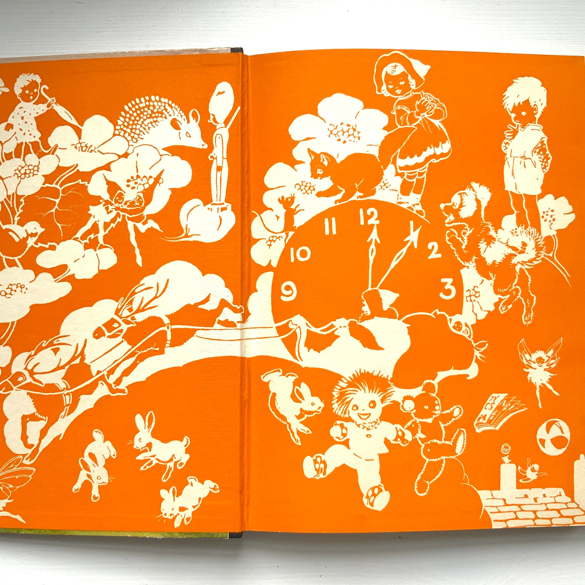 A delightful collection of fairy-tale stories by Enid Blyton. イーニッド・ブライトンによるおとぎ話の短編集です。