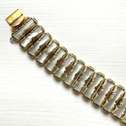This is a Damascene-style bracelet featuring moonglow lucite — a type of lucite plastic designed to mimic the look of mother of pearl. マザーオブパールに似せたルーサイトプラスチック、ムーングロウルーサイトをつかったダマシーンスタイルのブレスレット。