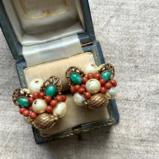 Cluster earrings by Vendome featuring a beautiful harmony of pearls, brown, and green beads. パール、ブラウン、グリーンのビーズが美しく調和した、ヴァンドームのクラスターイヤリング。 
