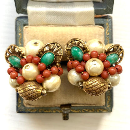 Cluster earrings by Vendome featuring a beautiful harmony of pearls, brown, and green beads. パール、ブラウン、グリーンのビーズが美しく調和した、ヴァンドームのクラスターイヤリング。 