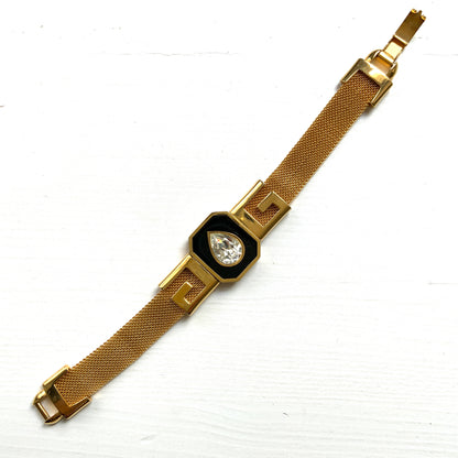 A Givenchy bracelet featuring black enamel, a teardrop of clear rhinestones, and the brand’s initial “G” logo. 黒のエナメルにクリアラインストーンのティアドロップ、そしてブランドロゴのイニシャル”G"が入った、ジバンシィのブレスレット。