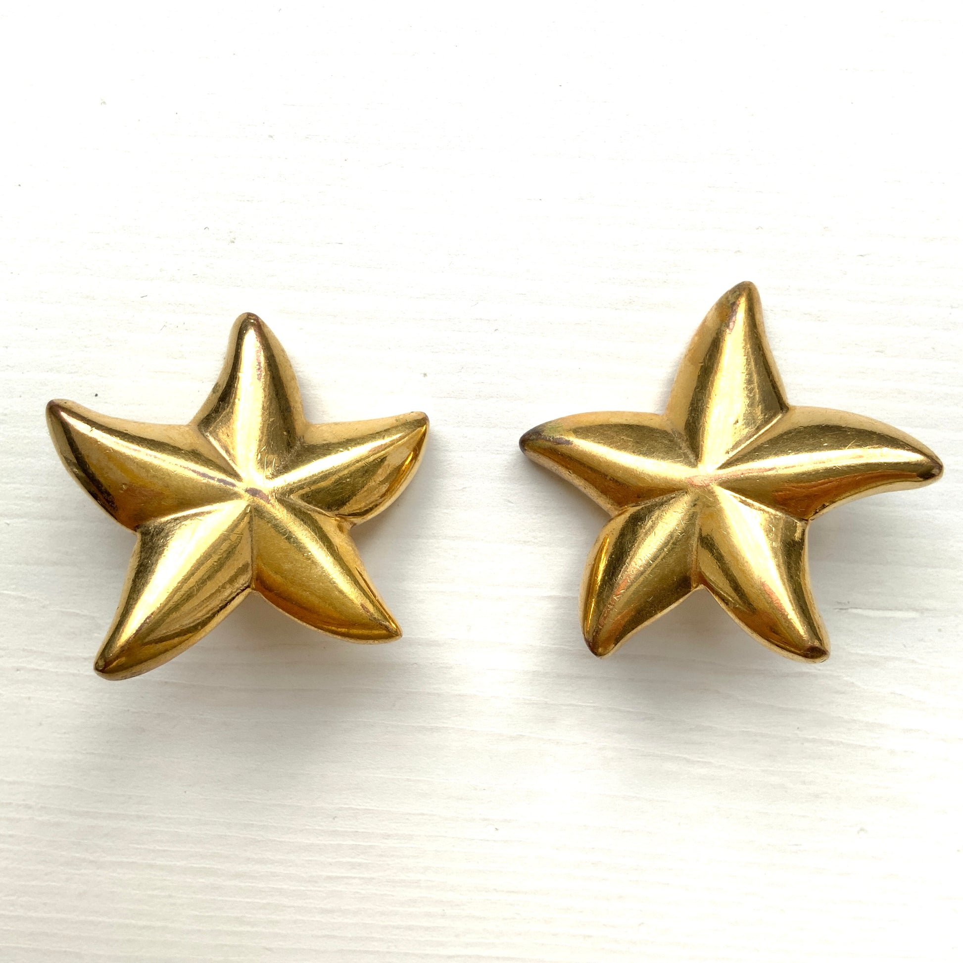 Vintage starfish motif clip-on earrings from the 1980s. 1980年代のヒトデモチーフのヴィンテージクリップイヤリング。