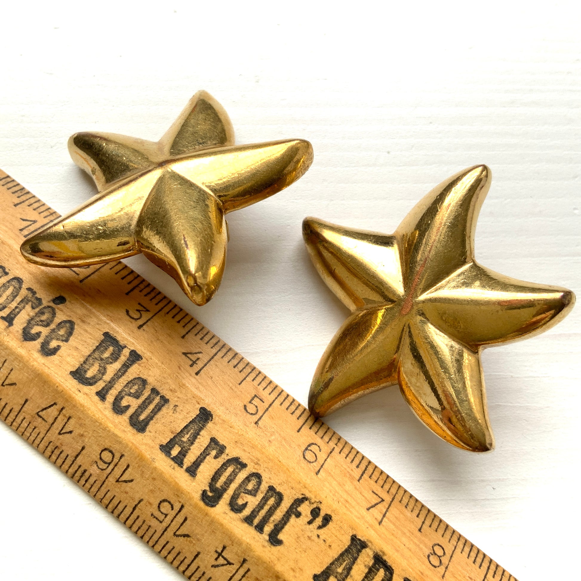 Vintage starfish motif clip-on earrings from the 1980s. 1980年代のヒトデモチーフのヴィンテージクリップイヤリング。