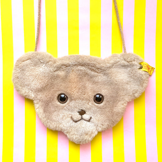 A charming Steiff bear-face purse with adorable round eyes and a wonderfully soft, fluffy plush texture.  くりっとした目が愛らしい、クマの顔のポシェット。ふわふわのファー素材で、思わず触りたくなる手触りです。