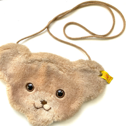 A charming Steiff bear-face purse with adorable round eyes and a wonderfully soft, fluffy plush texture.  くりっとした目が愛らしい、クマの顔のポシェット。ふわふわのファー素材で、思わず触りたくなる手触りです。