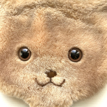 A charming Steiff bear-face purse with adorable round eyes and a wonderfully soft, fluffy plush texture.  くりっとした目が愛らしい、クマの顔のポシェット。ふわふわのファー素材で、思わず触りたくなる手触りです。
