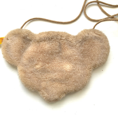 A charming Steiff bear-face purse with adorable round eyes and a wonderfully soft, fluffy plush texture.  くりっとした目が愛らしい、クマの顔のポシェット。ふわふわのファー素材で、思わず触りたくなる手触りです。