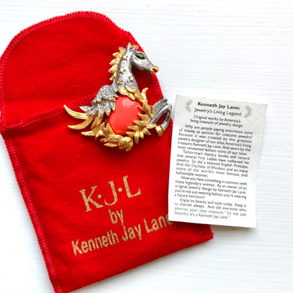 A Pegasus brooch by Kenneth Jay Lane. ケネス・ジェイ・レーンによる、ペガサスモチーフのブローチ。