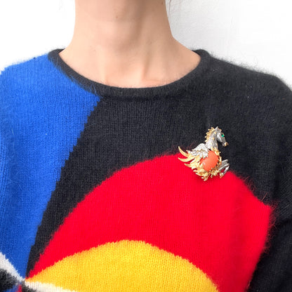 A Pegasus brooch by Kenneth Jay Lane. ケネス・ジェイ・レーンによる、ペガサスモチーフのブローチ。