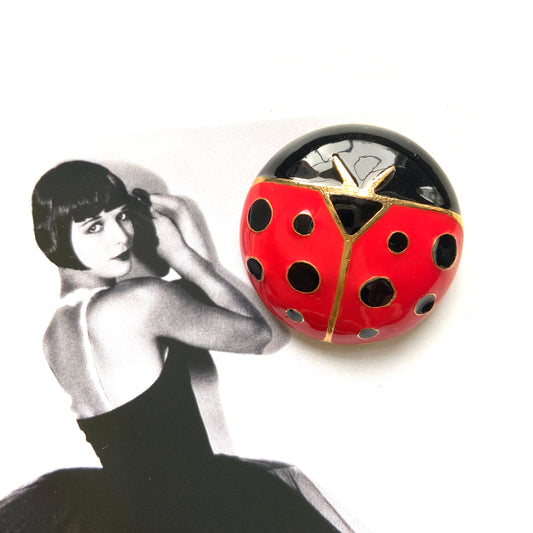 Vintage Sonia Rykiel ladybird brooch. A stylish design in red and black enamel, highlighted with elegant gold lines. ソニア・リキエルのヴィンテージてんとう虫ブローチ。