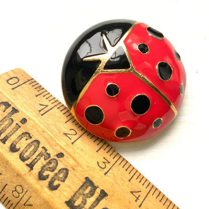 Vintage Sonia Rykiel ladybird brooch. A stylish design in red and black enamel, highlighted with elegant gold lines. ソニア・リキエルのヴィンテージてんとう虫ブローチ。
