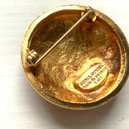 Vintage Sonia Rykiel ladybird brooch. A stylish design in red and black enamel, highlighted with elegant gold lines. ソニア・リキエルのヴィンテージてんとう虫ブローチ。