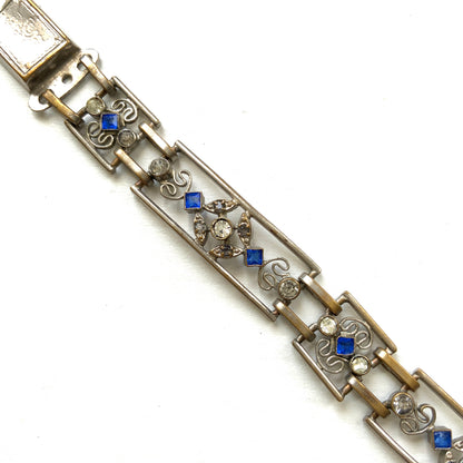 A beautiful openwork Art Deco bracelet dating to around the 1920s. 美しいオープンワークが印象的な、1920年代頃のアールデコヴィンテージブレスレット。 