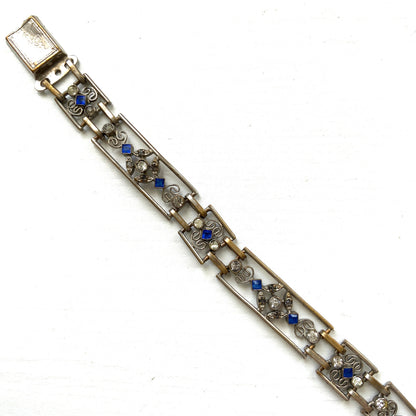 A beautiful openwork Art Deco bracelet dating to around the 1920s. 美しいオープンワークが印象的な、1920年代頃のアールデコヴィンテージブレスレット。 