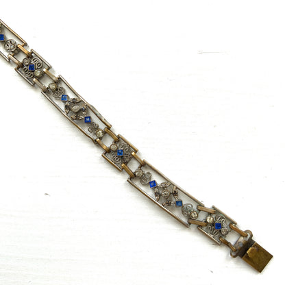 A beautiful openwork Art Deco bracelet dating to around the 1920s. 美しいオープンワークが印象的な、1920年代頃のアールデコヴィンテージブレスレット。 