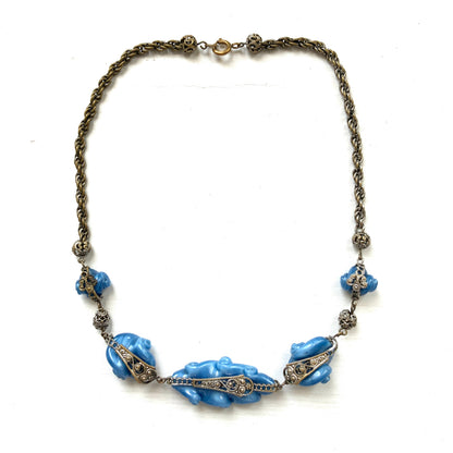 A vintage necklace featuring beautiful satin art glass with soft blue marbling. ブルーのマーブル模様が美しい、サテンアートグラスを使ったヴィンテージネックレス。 