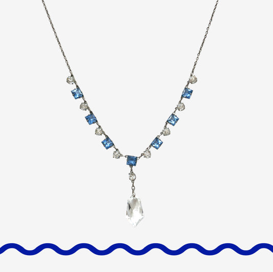 A vintage necklace featuring alternating blue and clear glass stones. ブルーとクリアのグラスを連ねたヴィンテージネックレス。