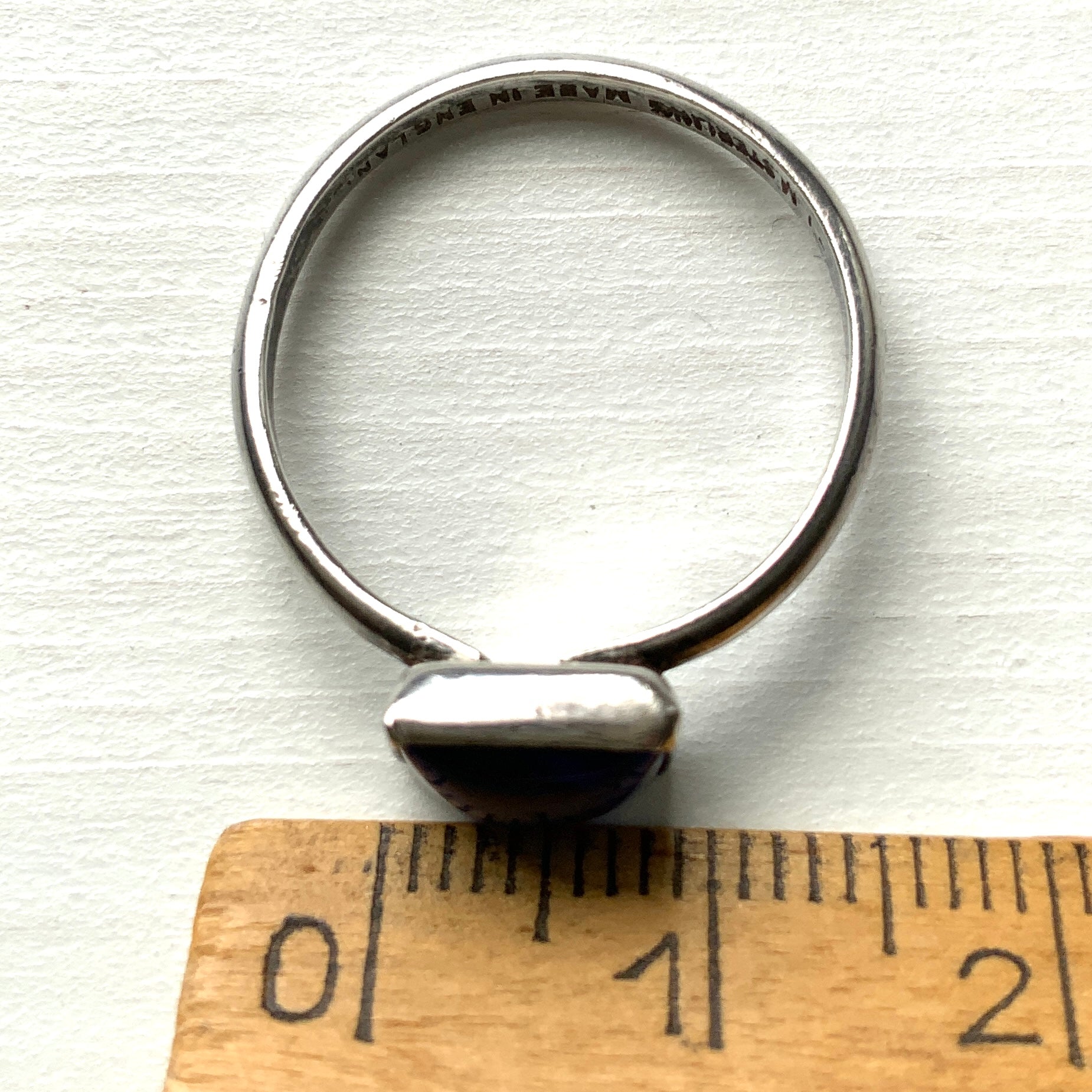 A silver ring featuring the beautiful wing of a Morpho butterfly. 美しいモルフォ蝶の羽を使ったバタフライウィングのシルバーリング。 