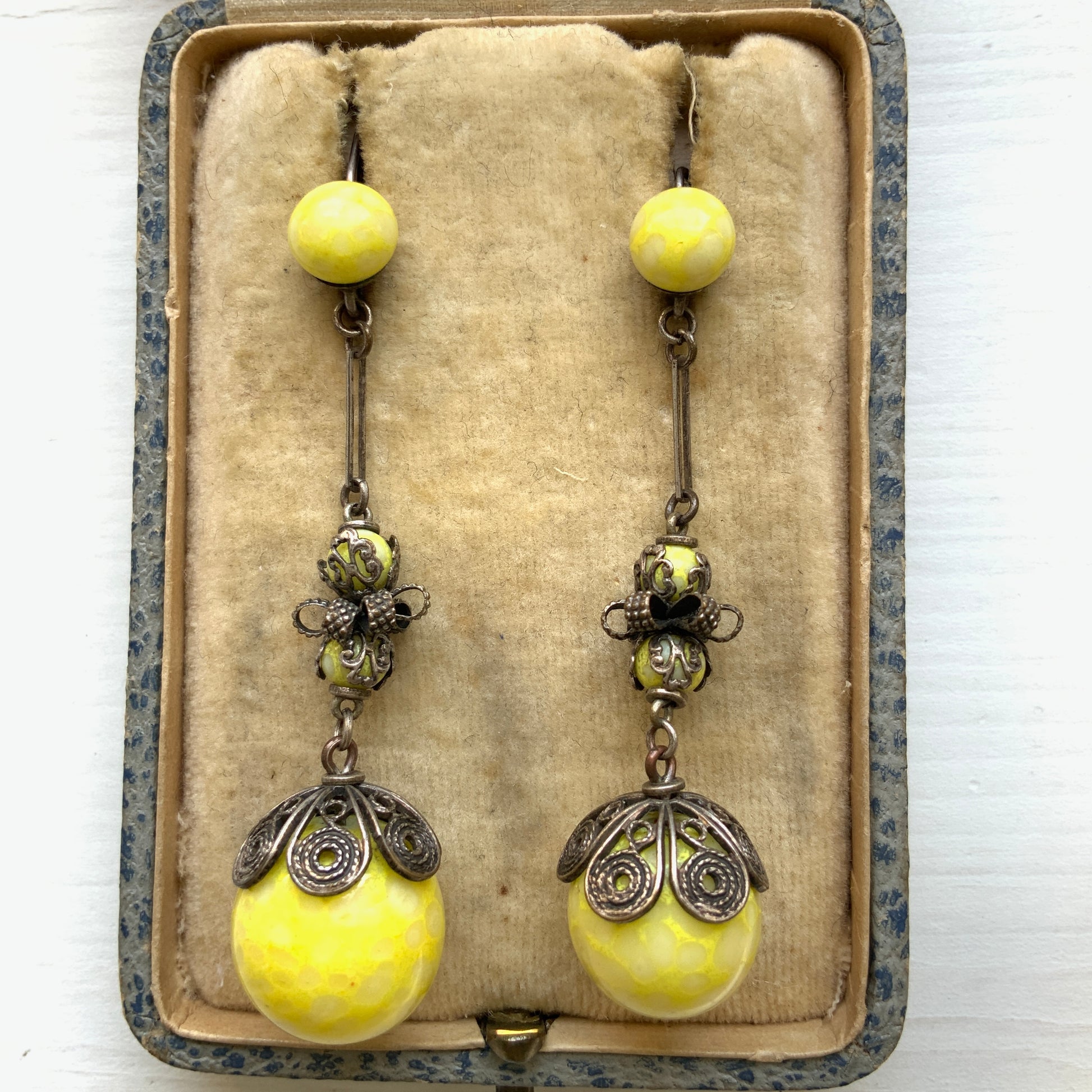 Uranium glass earrings featuring vibrant neon yellow glass beads with unique mottled patterns. 鮮やかなネオンイエローのウランガラスを使用したピアス。