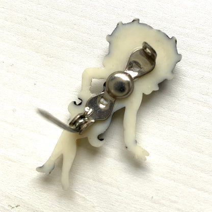 Vintage Betty Boop brooch. A charming design featuring her little black dress with a tiny red heart accent.  ベティ・ブープのヴィンテージブローチ。 リトルブラックドレスに赤いハートがワンポイントの、チャーミングなデザインです。