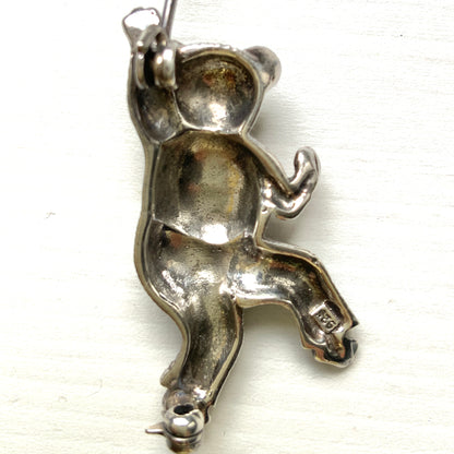 A lively and fun sterling silver dancing bear brooch. ノリノリで踊っている、ファンキーなクマのシルバーブローチ。